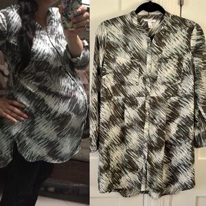 Liz Lange Maternity for Target Abstract Print Button-Front Top Gray Sz S